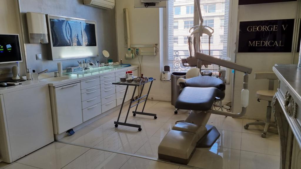 Implants dentaire - Docteur Laurent SAADA, Chirurgien dentiste Paris